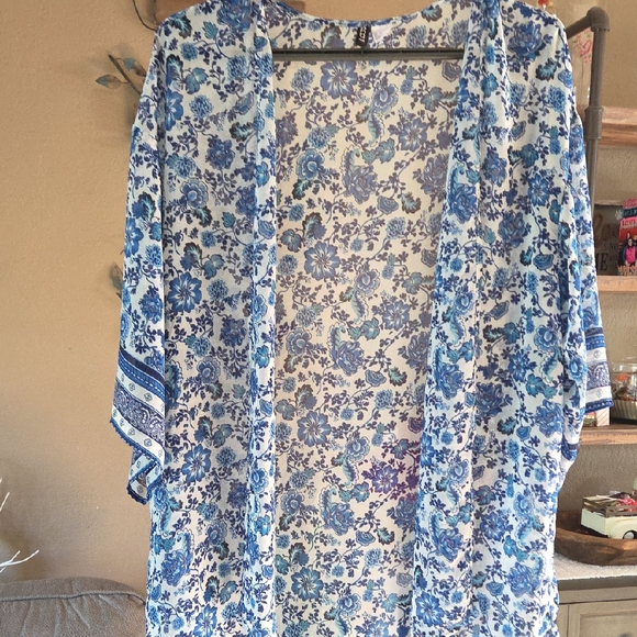 Divided Tops - 🔥🔥2 For $5 Divided Blue Floral Kimono Top🔥🔥